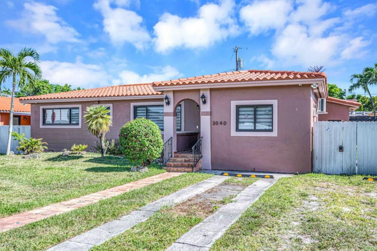 Amazing 3 Bed Home With Playground, Jacuzzi Grill Miami Exterior foto